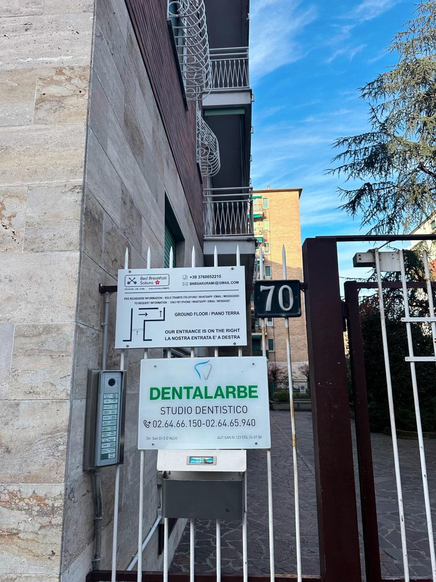 Bed & Breakfast Sakura Milan Bagian luar foto